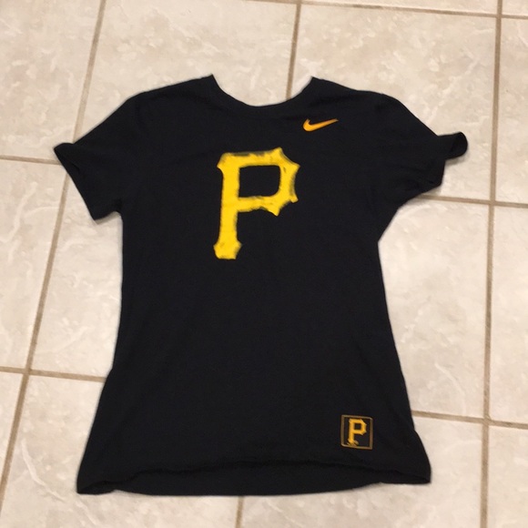 Nike t shirt with letter P size M - Picture 1 of 6